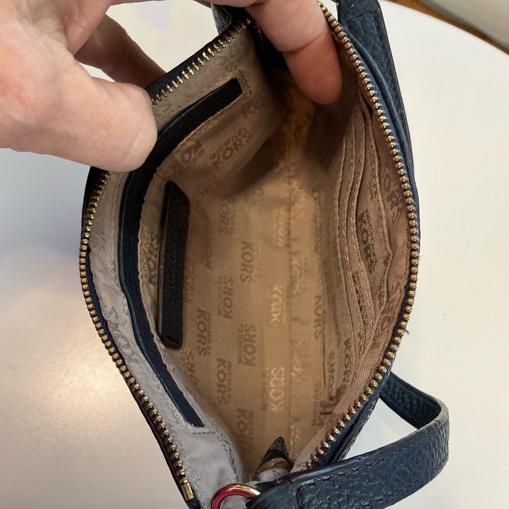 Michael Kors Navy Blue Pebbled Leather  Wristlet Pouch EUC MSRP $128 - Picture 16 of 16